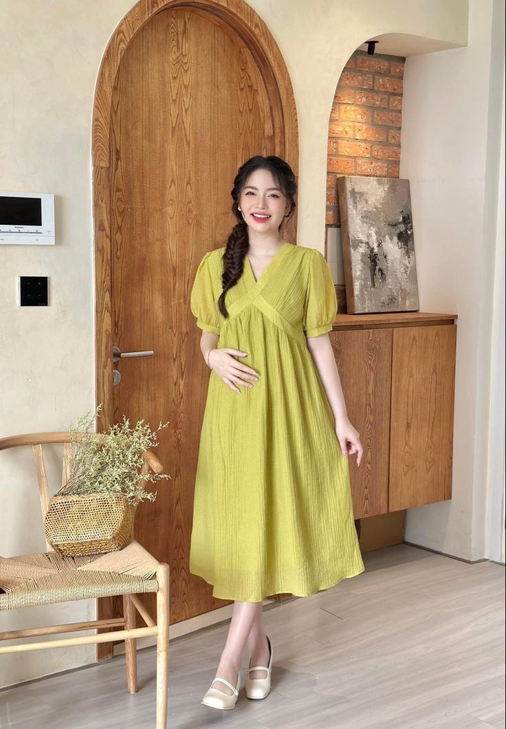 Textured Crinkle-Cotton Nursing & Maternity Midi Dress